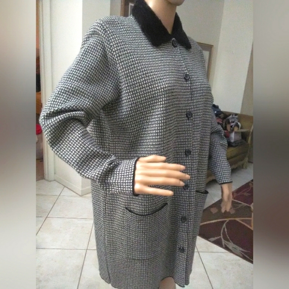 VINTAGE HOUNDSTOOTH LONG CARDIGAN BY KAREN LESSLY FAUX FUR COLLAR POCKETS SZ. LG - Picture 3 of 9